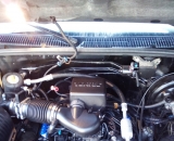 Chevrolet Tahoe s motorem V8 Vortec 5.7 184kW přestavěný na LPG se zařízením Stag a nádrží válcovou pod autem na 80l.